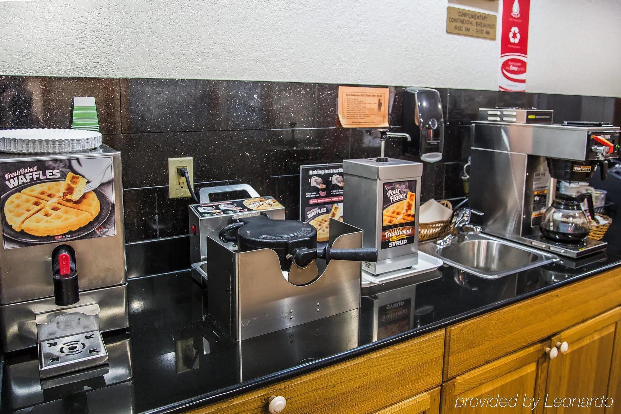 סידר רפידס Econo Lodge מראה חיצוני תמונה
